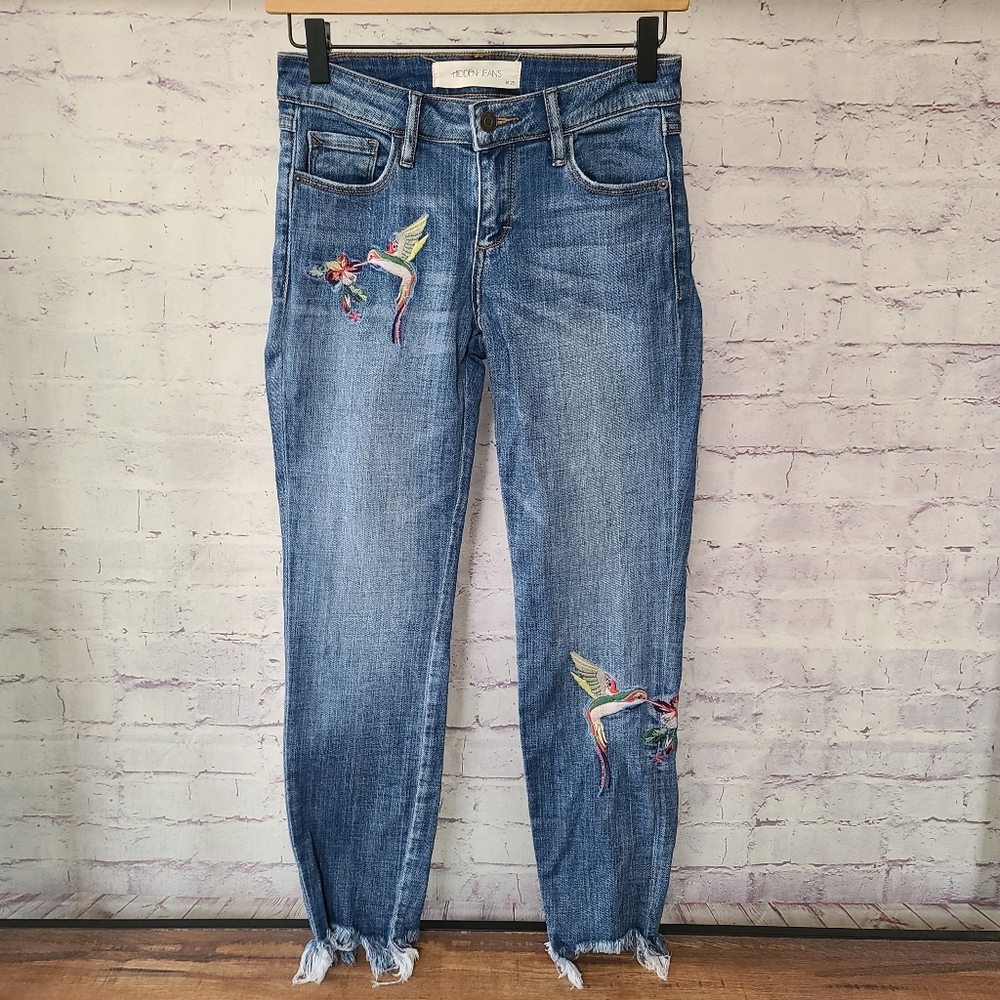 Hidden Jeans Distressed Floral Hummingbird Embroidered Raw Hem Skinny Jeans 25